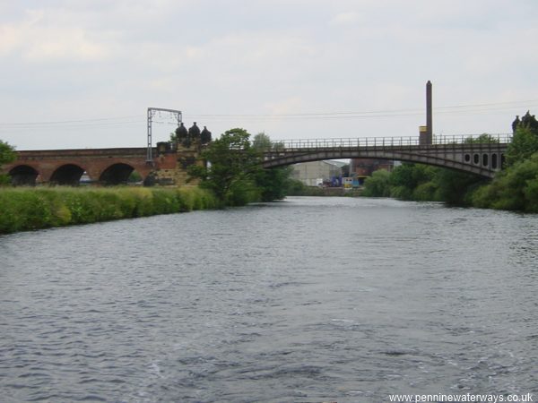 Belle Isle railway bridge, Calder and Hebble Navigation