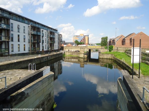 Wakefield Flood Lock, alder and Hebble Navigation Wakefield Flood Lock, Calder and Hebble Navigation