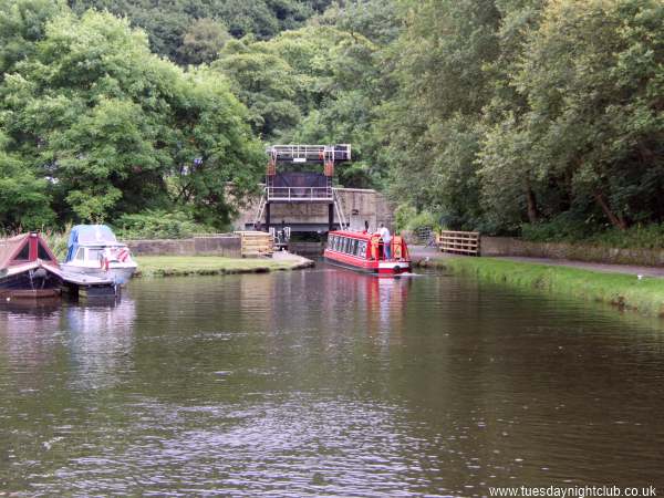Salterhebble Guillotine Lock, Calder and Hebble Navigation Salterhebble Guillotine Lock, Calder and Hebble Navigation