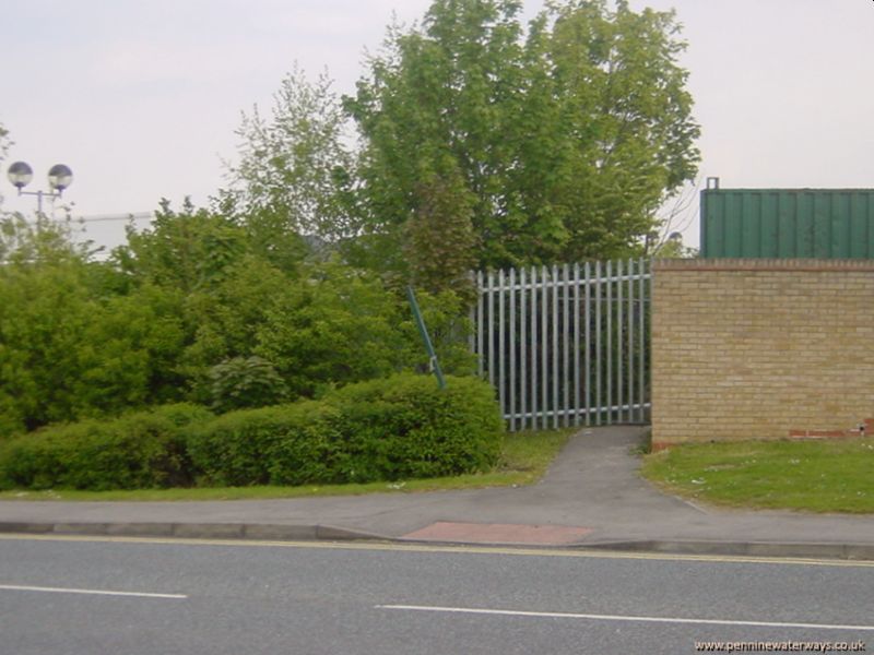 blocked path, Dearne and Dove Canal