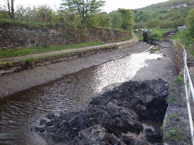 Huddersfield Canal at Sandhill Cottages