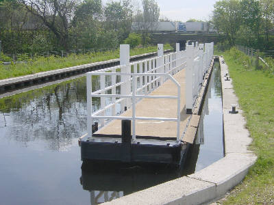 Towpath pontoon