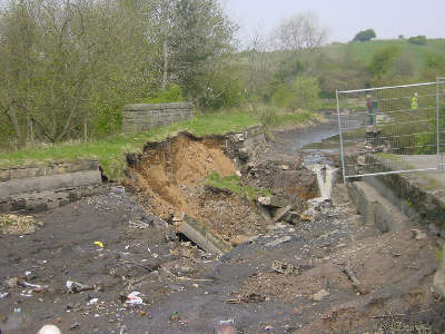 Rochdale Canal Breach, Irk Aqueduct - Photo: Pennine Waterways Rochdale Canal Breach, Irk Aqueduct - Photo: Pennine Waterways