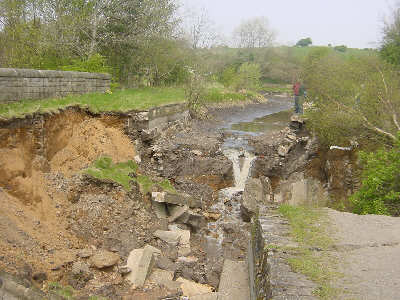 Rochdale Canal Breach, Irk Aqueduct - Photo: Pennine Waterways Rochdale Canal Breach, Irk Aqueduct - Photo: Pennine Waterways