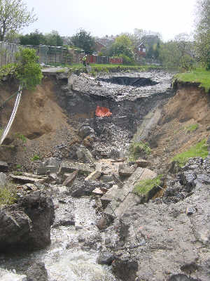 Rochdale Canal Breach, Irk Aqueduct - Photo: Pennine Waterways Rochdale Canal Breach, Irk Aqueduct - Photo: Pennine Waterways