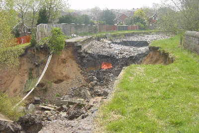 Rochdale Canal Breach, Irk Aqueduct - Photo: Pennine Waterways Rochdale Canal Breach, Irk Aqueduct - Photo: Pennine Waterways