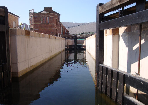 Mann Island Lock, Liverpool Mann Island Lock, Liverpool
