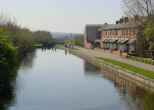 Canal Terrace and Lock 81, Wigan