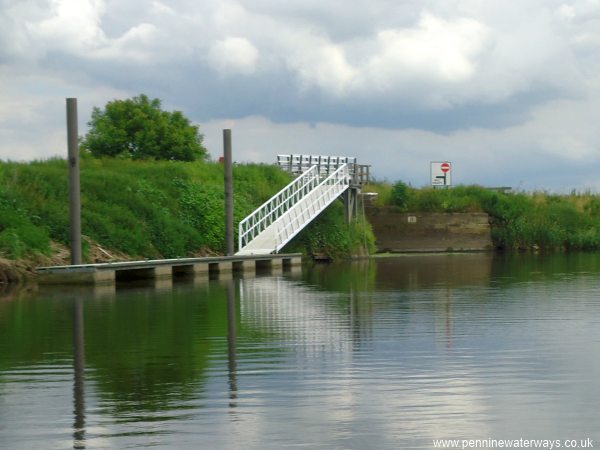 West Haddlesey Flood Lock, River Aire West Haddlesey Flood Lock, River Aire