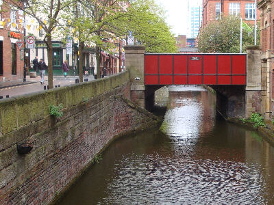 Central landing - old section of towpath under Sackville Street